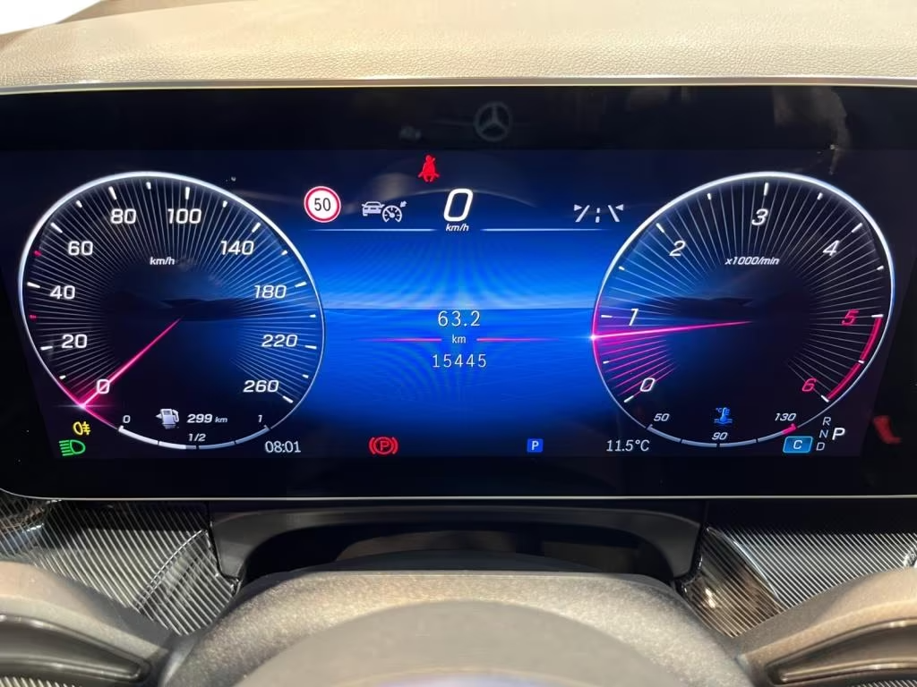 46c9287b-6b20-45f4-b3e0-2d3defc88d84 Panel digital Mercedes-Benz V220d