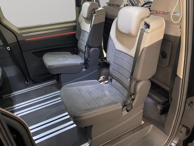 volkwswagen-multivan-2a-fila-hibrido-easyimport Volkswagen T7 multivan color negro asientos de la 2ª fila en estudio