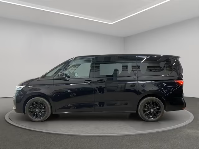 volkwswagen-multivan-hibrido-easyimport Volkswagen T7 multivan color negro lateral en estudio